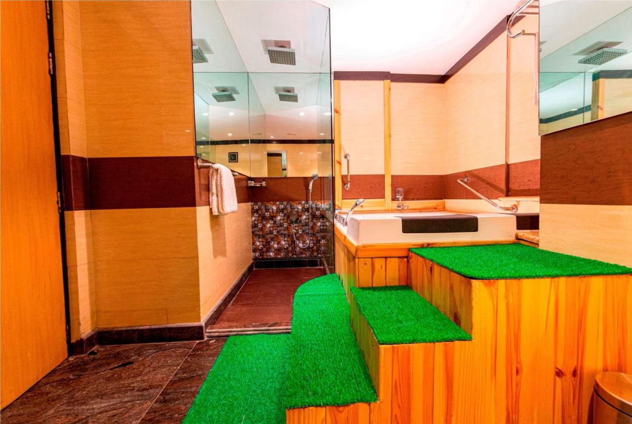 Hotel Ramada Neemrana Exterior foto