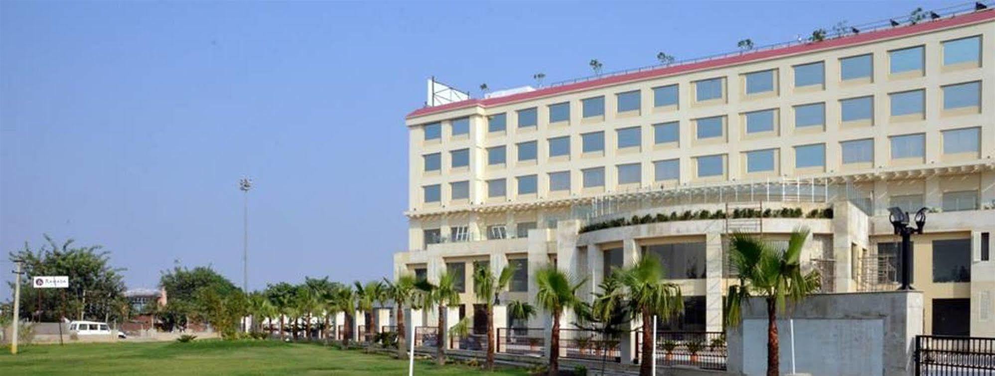 Hotel Ramada Neemrana Exterior foto